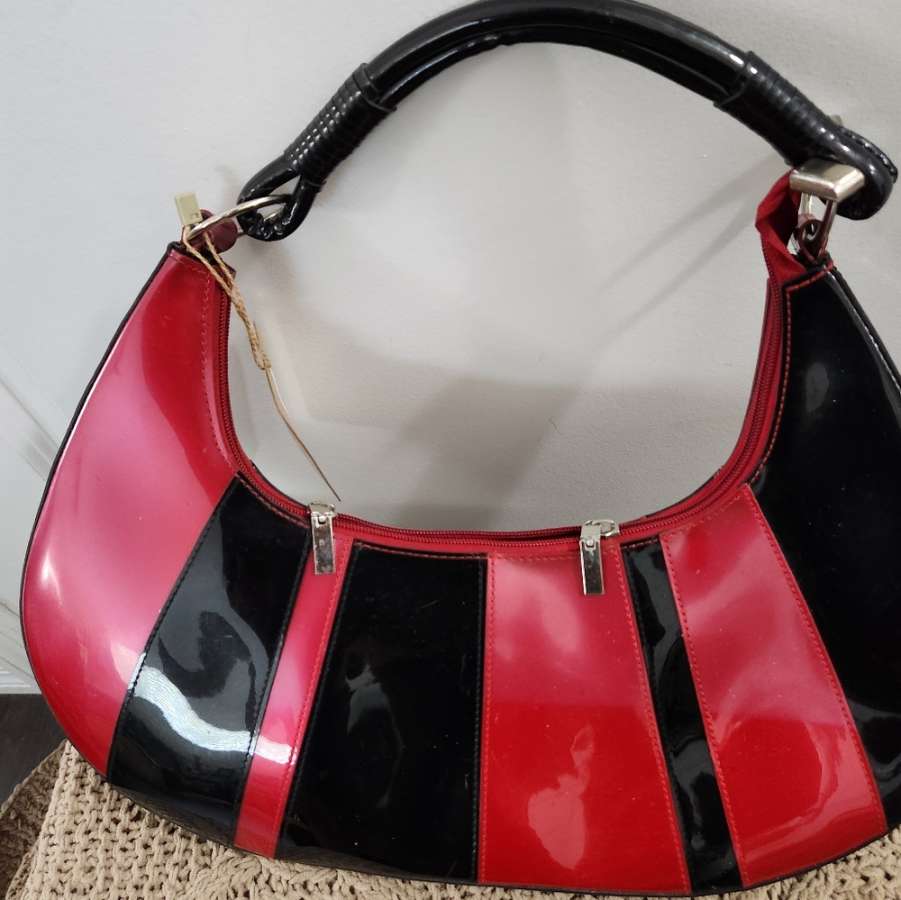 Black & Red Retro PATENT LEATHER HANDBAG